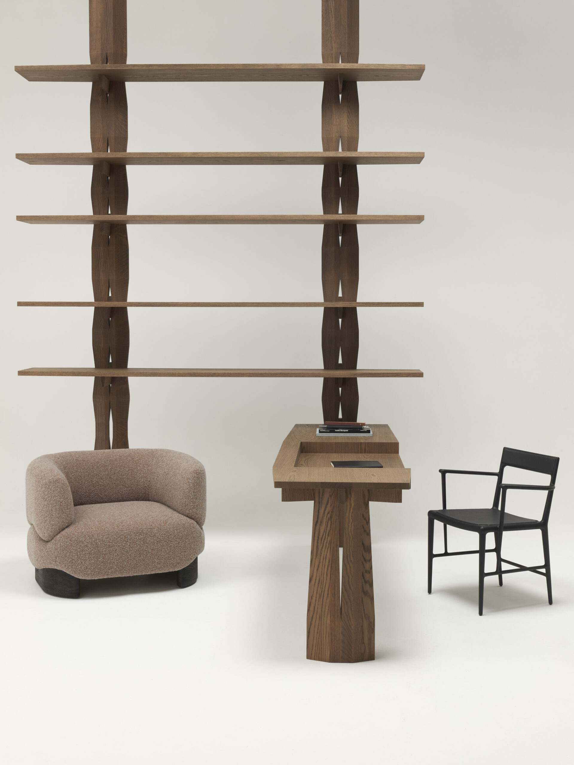 EN-Delcourt-Collection-BAY library-OUD bridge-ULI armchair