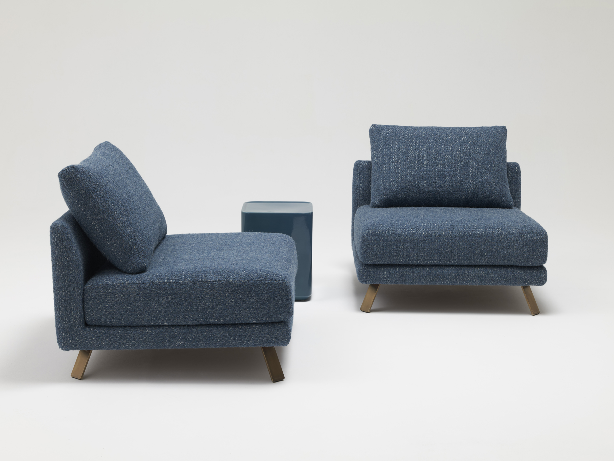 EN-Delcourt-Collection-IAN-armchair-OKO-side-table