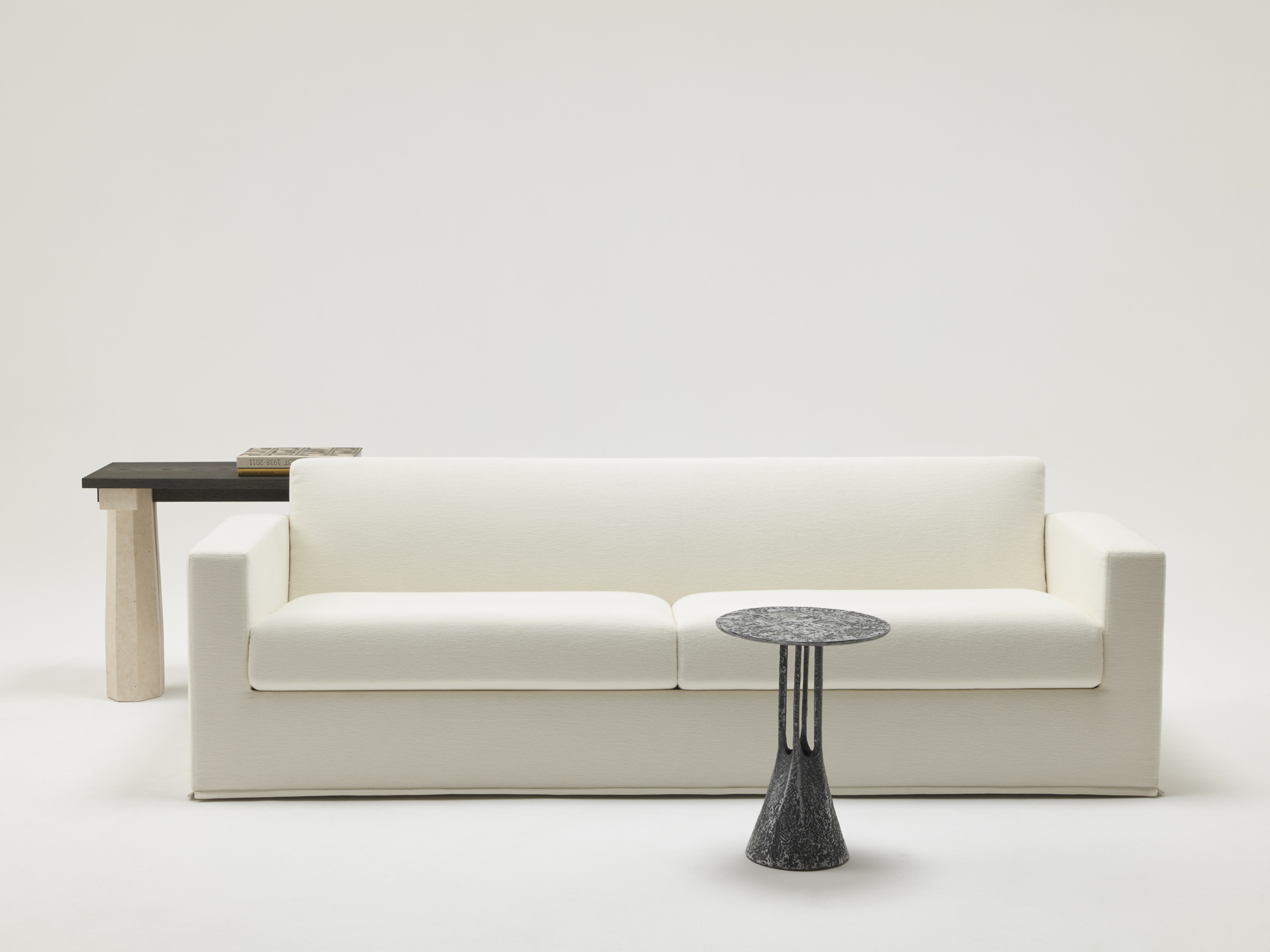 EN-Delcourt-Collection-REV sofa-TEE side table-BAY console